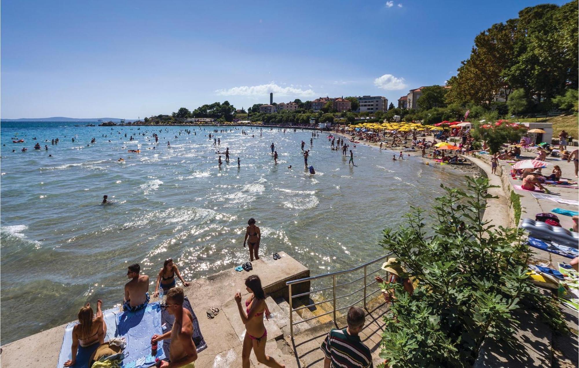 Stunning Home In Split With Outdoor Swimming Pool エクステリア 写真