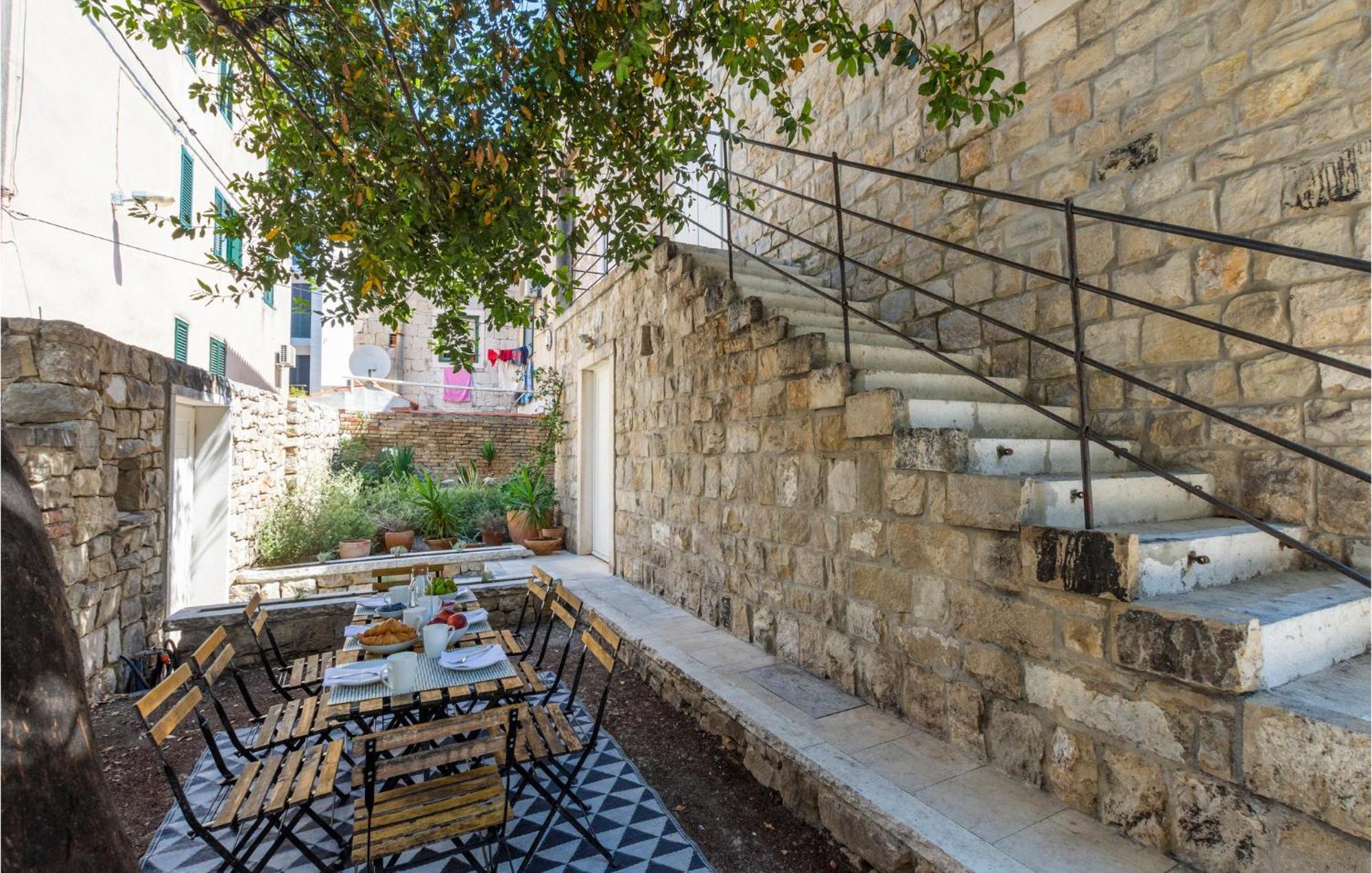 Stunning Home In Split With Outdoor Swimming Pool エクステリア 写真