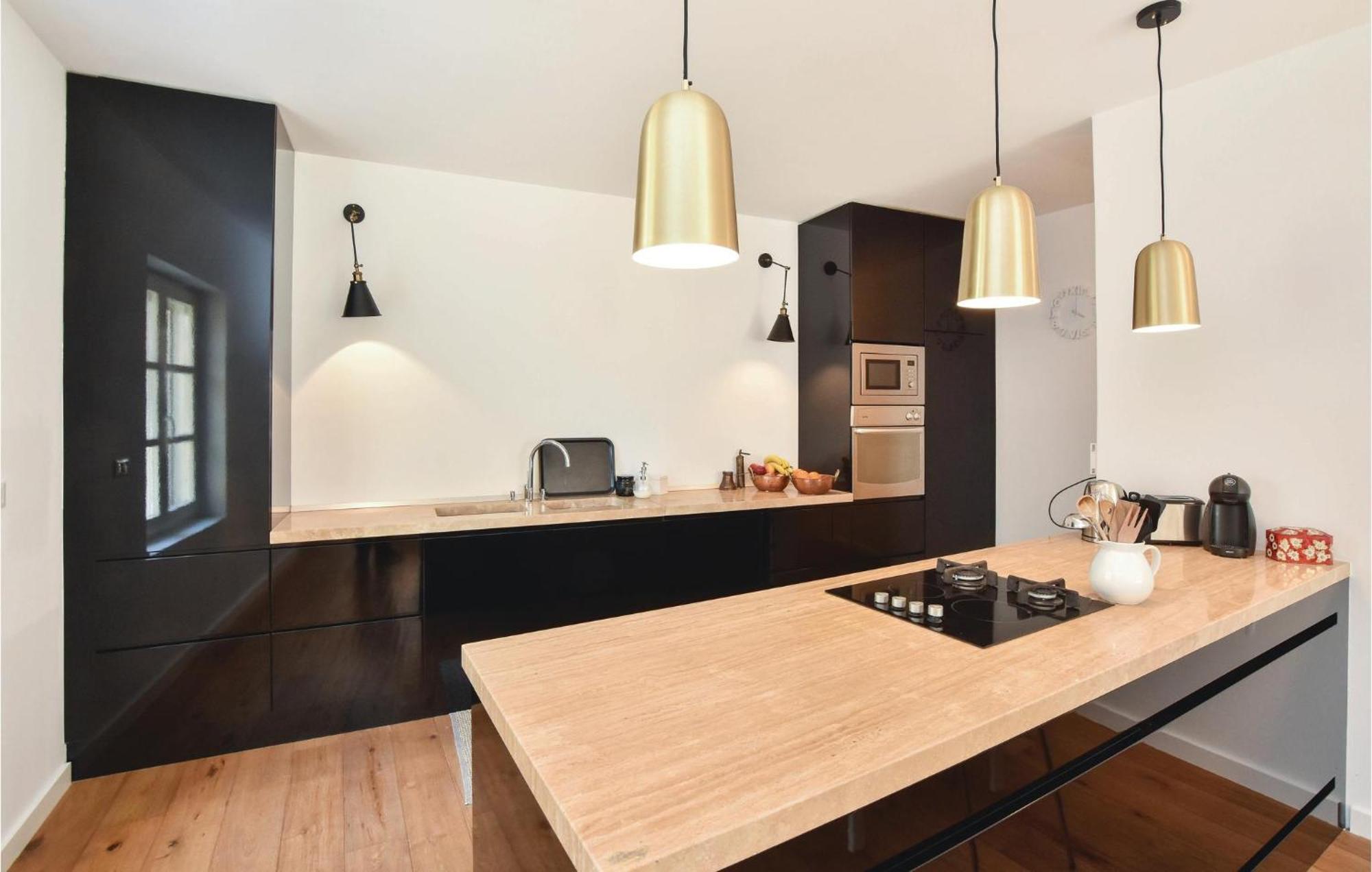 Stunning Home In Split With Outdoor Swimming Pool エクステリア 写真