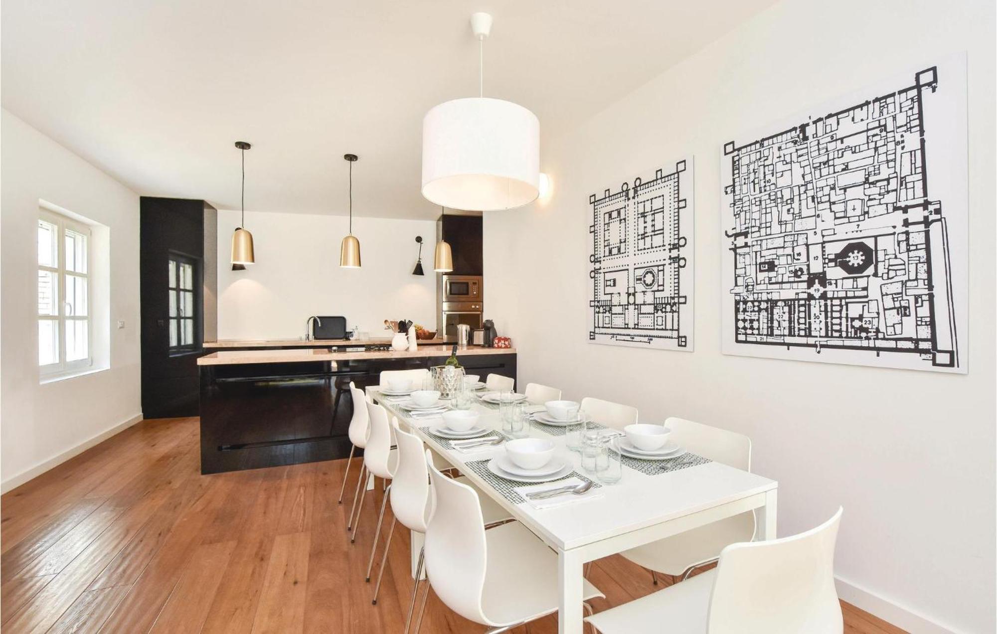 Stunning Home In Split With Outdoor Swimming Pool エクステリア 写真