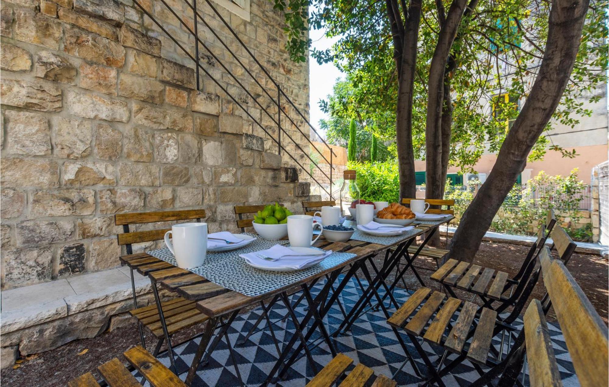 Stunning Home In Split With Outdoor Swimming Pool エクステリア 写真