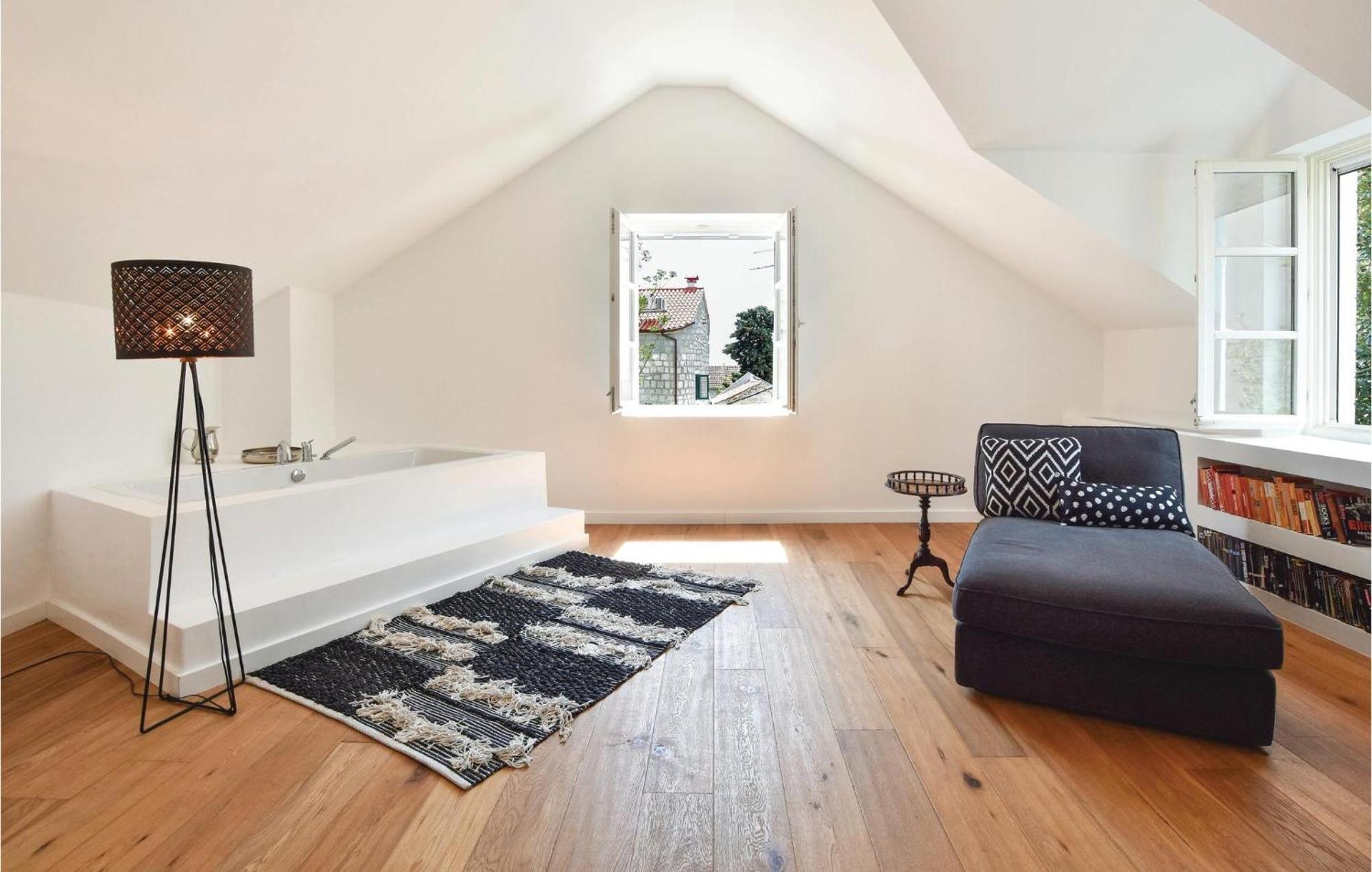 Stunning Home In Split With Outdoor Swimming Pool エクステリア 写真